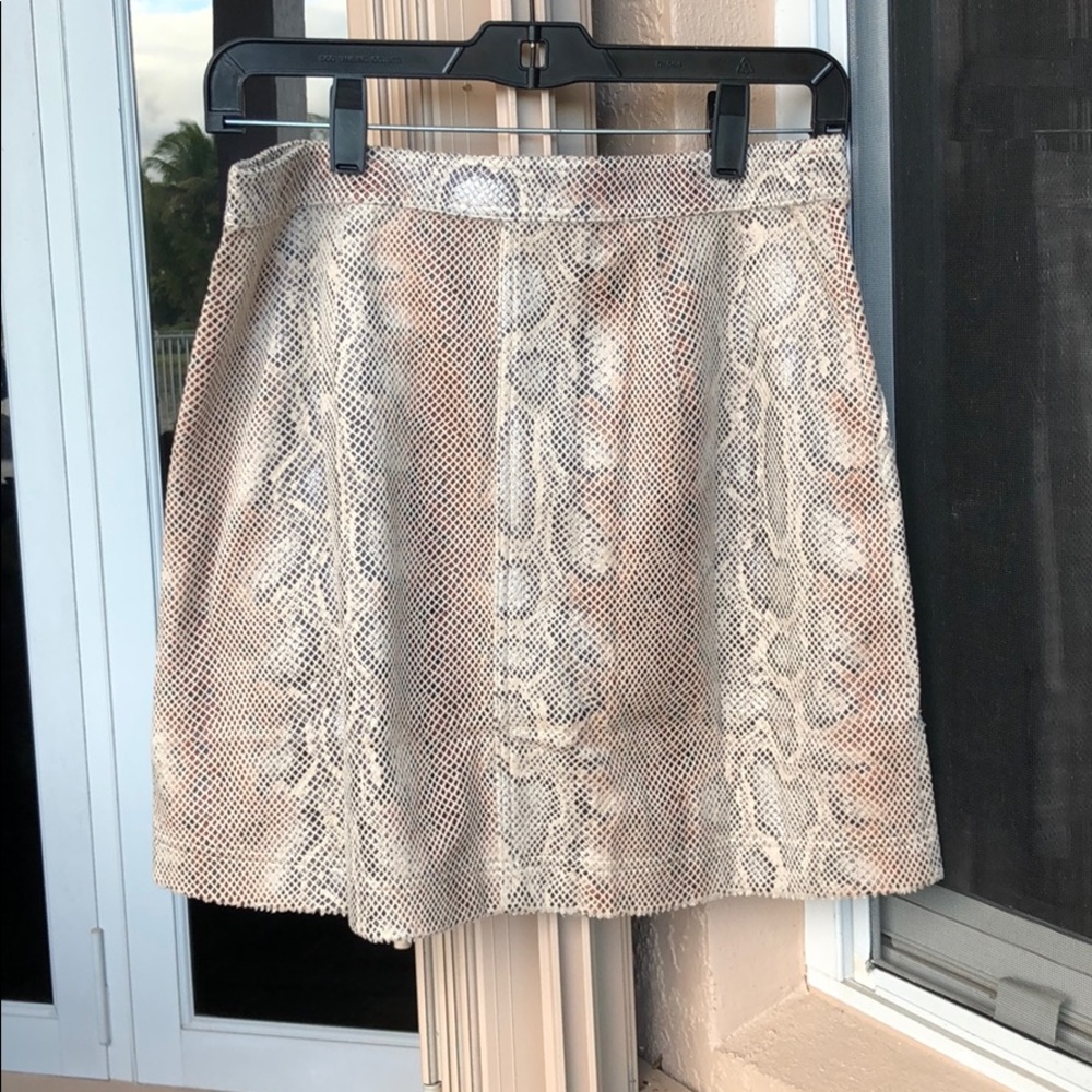 Hem & Thread Snake Net Mini Skirt - Picture 10 of 11